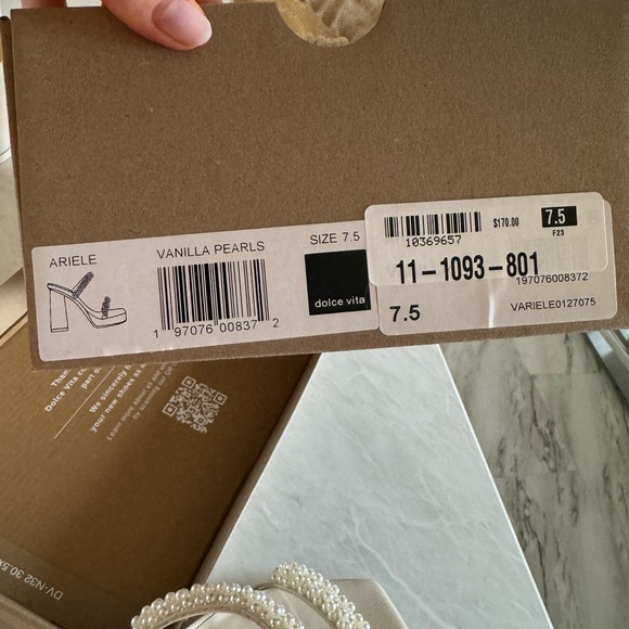 New in Box Dolce Vita Pearl Detailed Heels - Picture 2 of 4